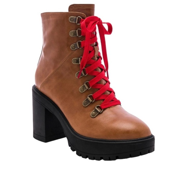 Steve Madden Shoes - STEVE Madden Royce Lug Sole Bootie in Cognac Leather Sz 6